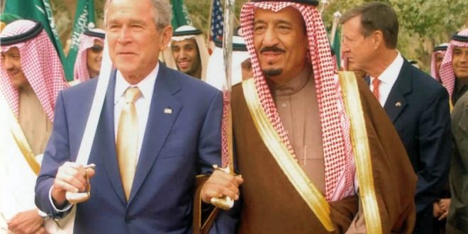Le roi Salman dansant avec Bush